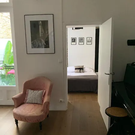 לינה וארוחת בוקר La Maison D'arles 2*