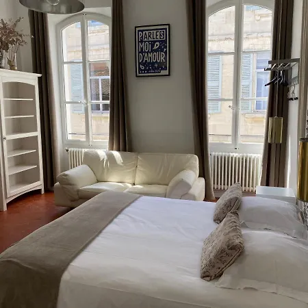 לינה וארוחת בוקר La Maison D'arles 2*
