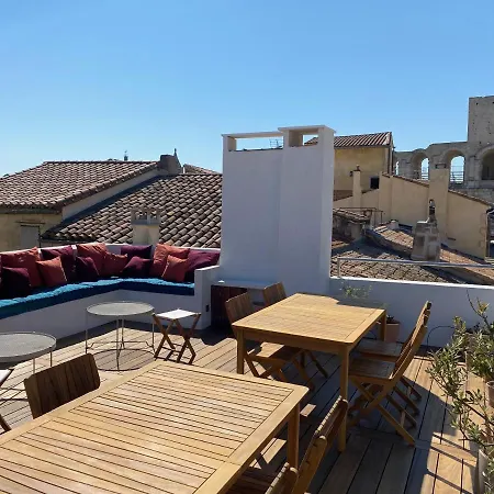 La Maison D'arles לינה וארוחת בוקר 2*