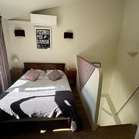La Maison D'arles לינה וארוחת בוקר ארל